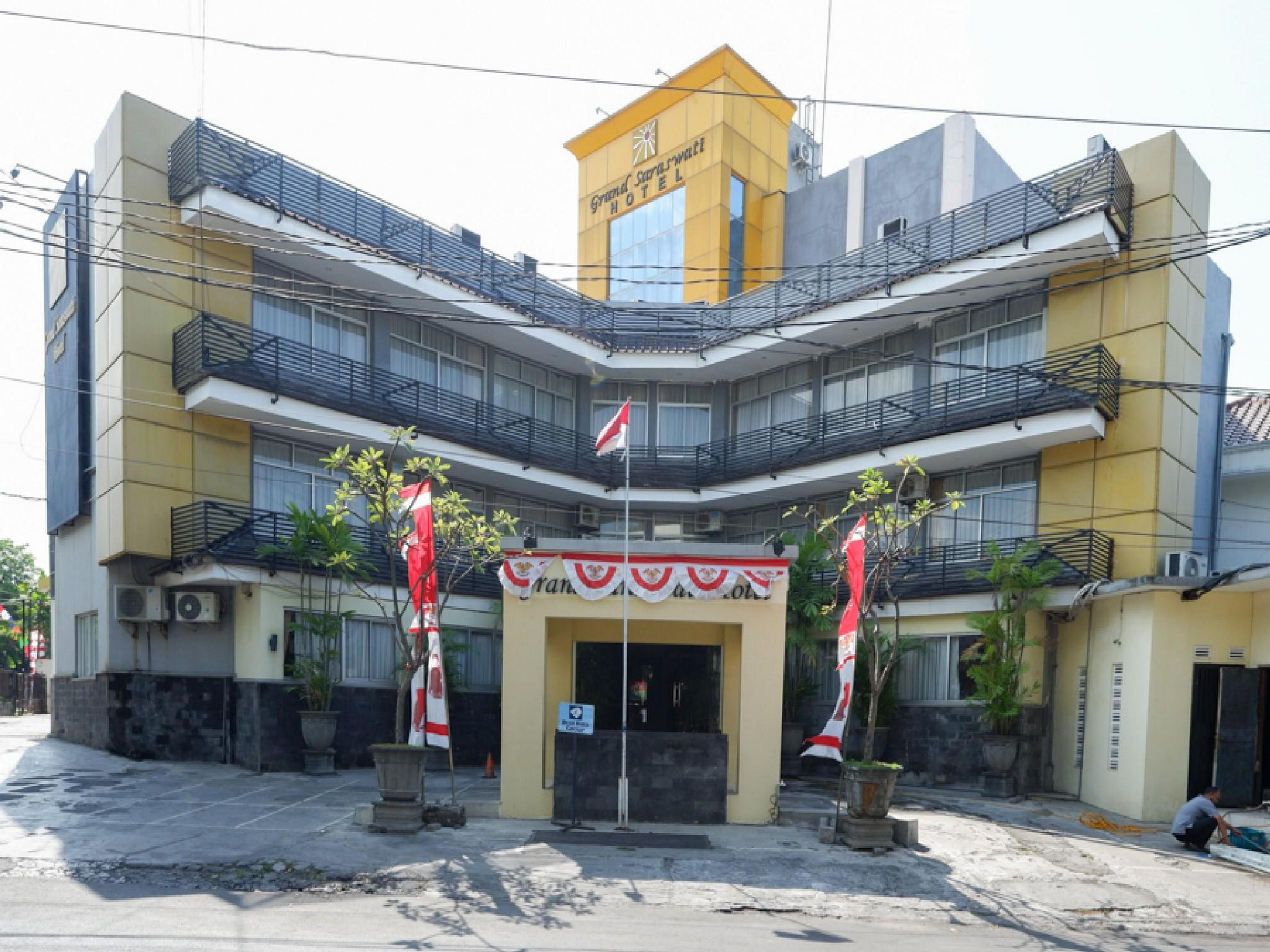 เรดดอร์ซ พลัส แอท ซิงโกซารี รายา Hotel เซอมารัง ภายนอก รูปภาพ