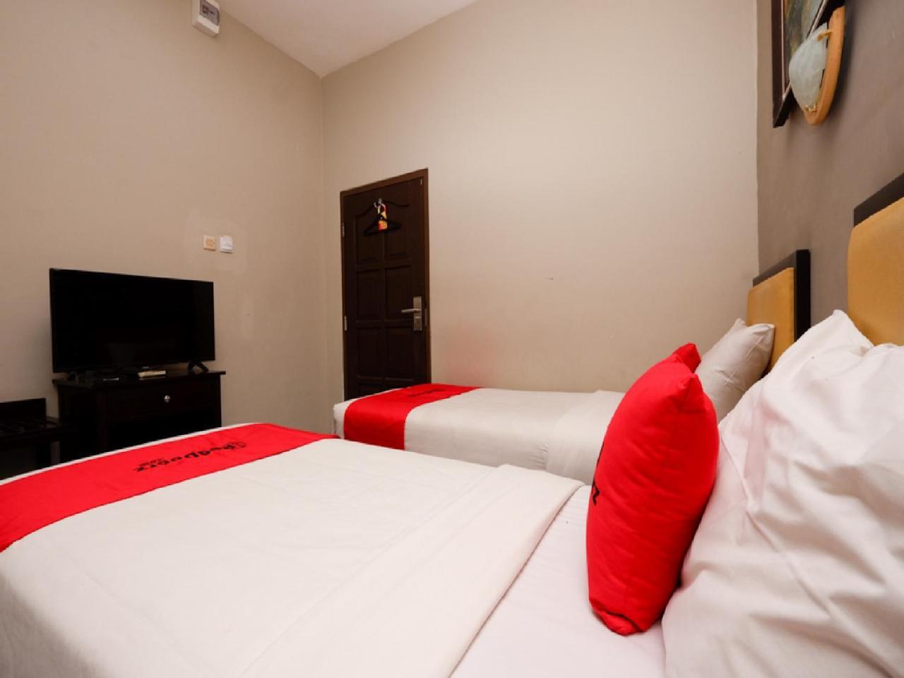 เรดดอร์ซ พลัส แอท ซิงโกซารี รายา Hotel เซอมารัง ภายนอก รูปภาพ