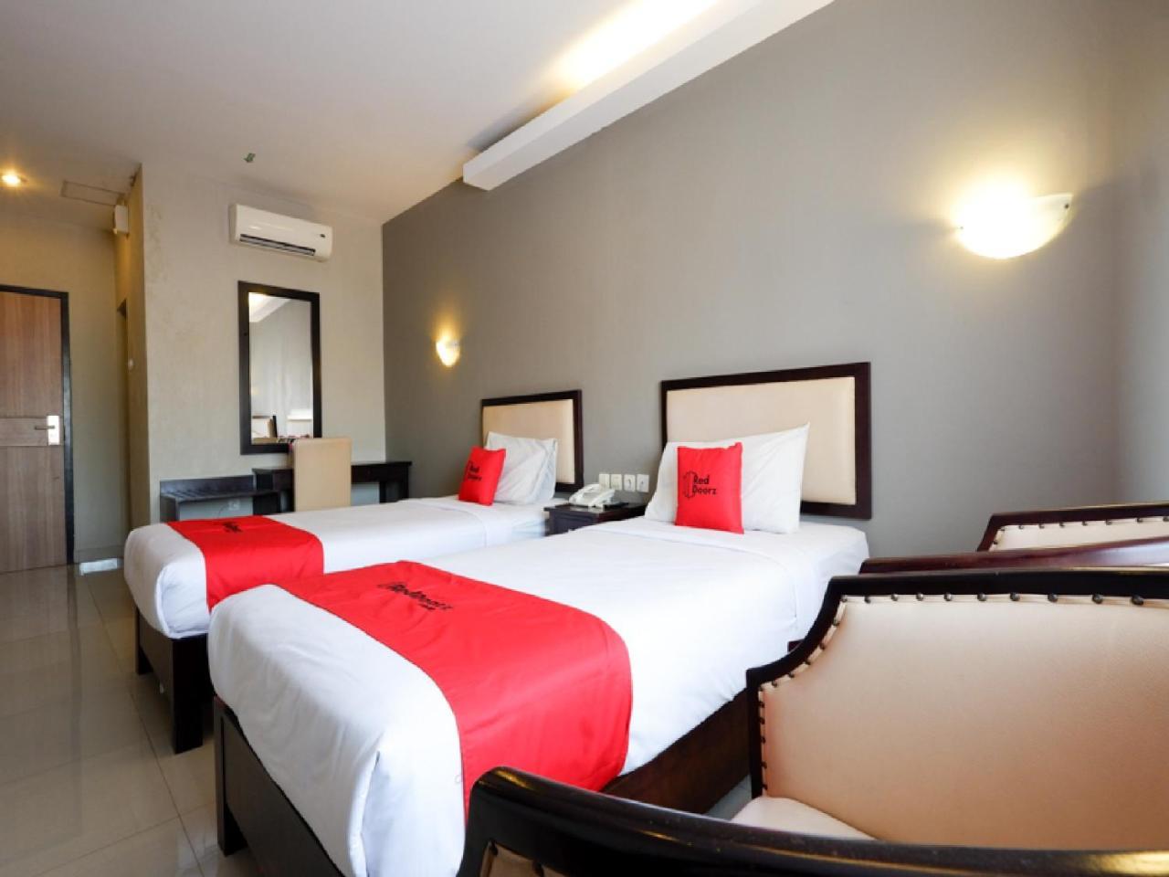 เรดดอร์ซ พลัส แอท ซิงโกซารี รายา Hotel เซอมารัง ภายนอก รูปภาพ