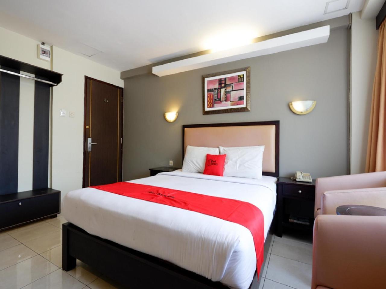 เรดดอร์ซ พลัส แอท ซิงโกซารี รายา Hotel เซอมารัง ภายนอก รูปภาพ