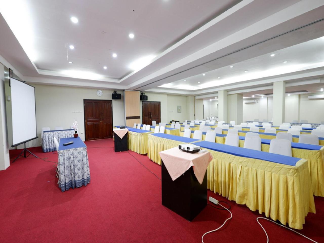 เรดดอร์ซ พลัส แอท ซิงโกซารี รายา Hotel เซอมารัง ภายนอก รูปภาพ