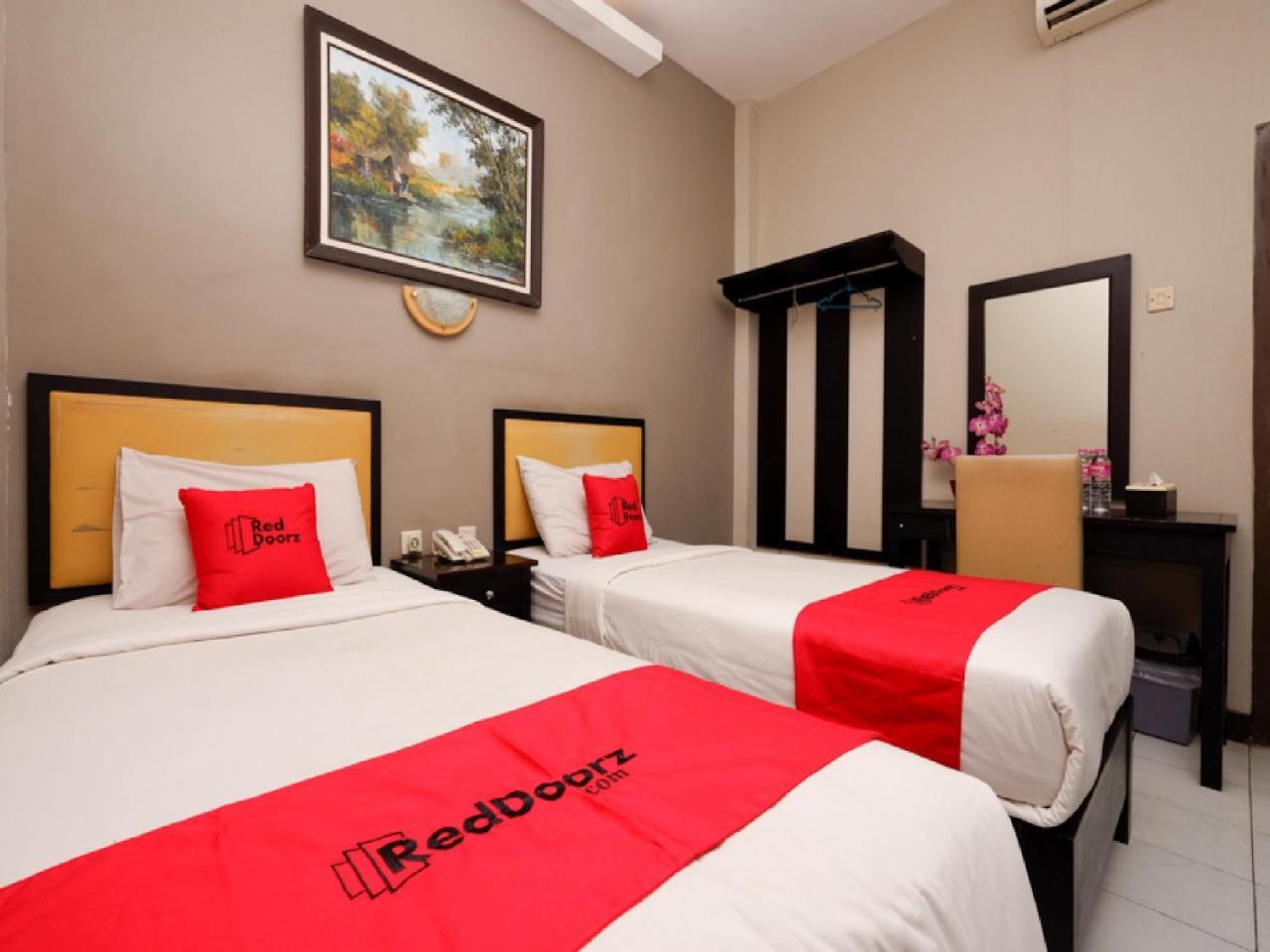 เรดดอร์ซ พลัส แอท ซิงโกซารี รายา Hotel เซอมารัง ภายนอก รูปภาพ