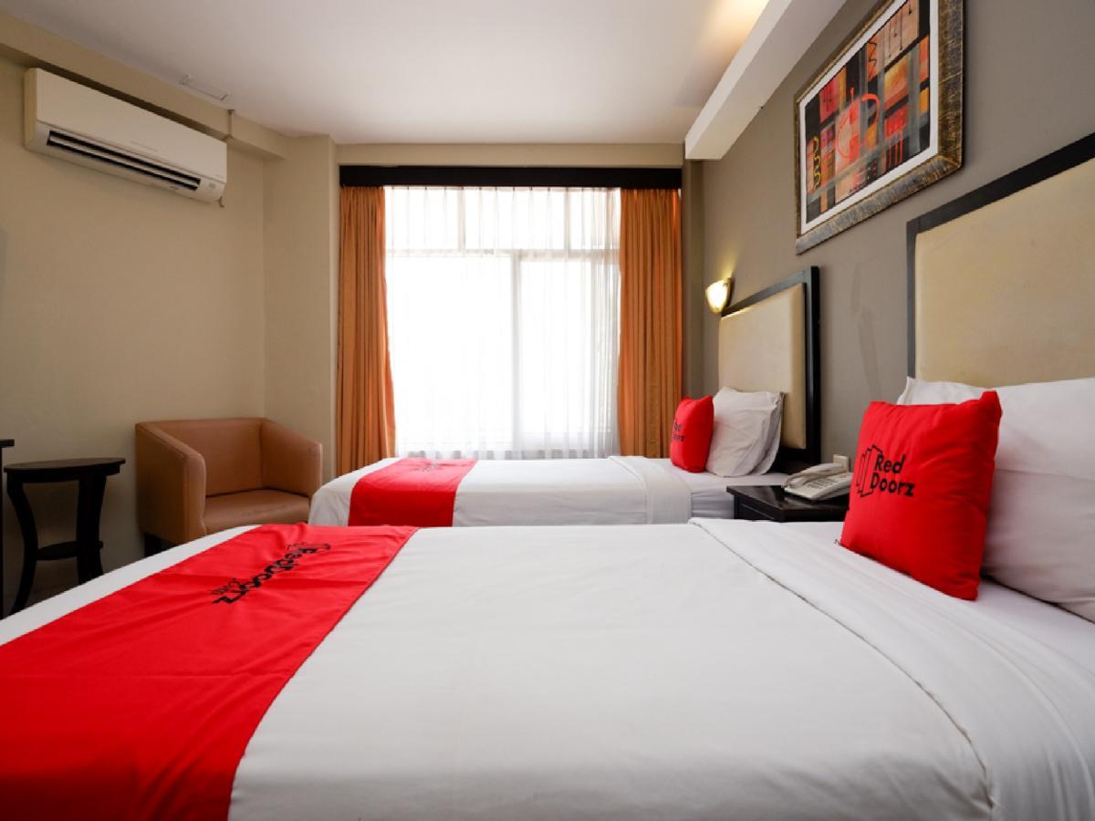 เรดดอร์ซ พลัส แอท ซิงโกซารี รายา Hotel เซอมารัง ภายนอก รูปภาพ